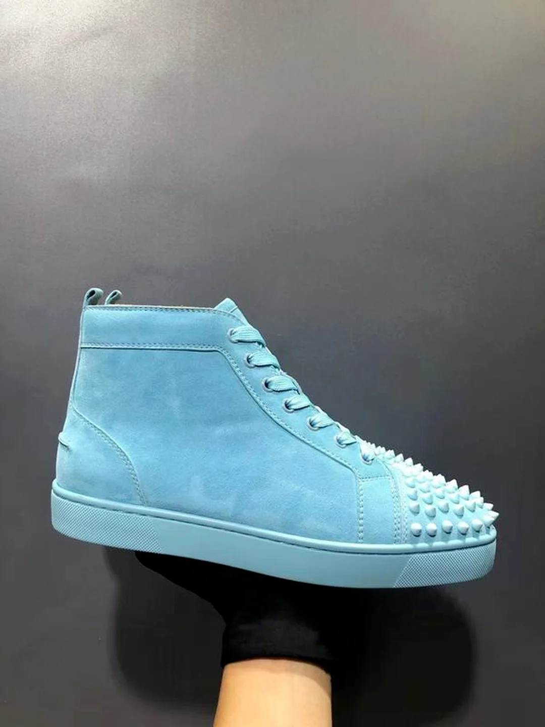 High Top Red Bottom Patent Leather Shoes for Men Spikes Casual Flats Loafers Rhinestone Messy Rivet Toecap White Sole Sneakers
High Top Red Bottom Patent Leather Shoes for Men Spikes Casual Flats Loafers Rhinestone Messy Rivet Toecap White Sole Sneakers