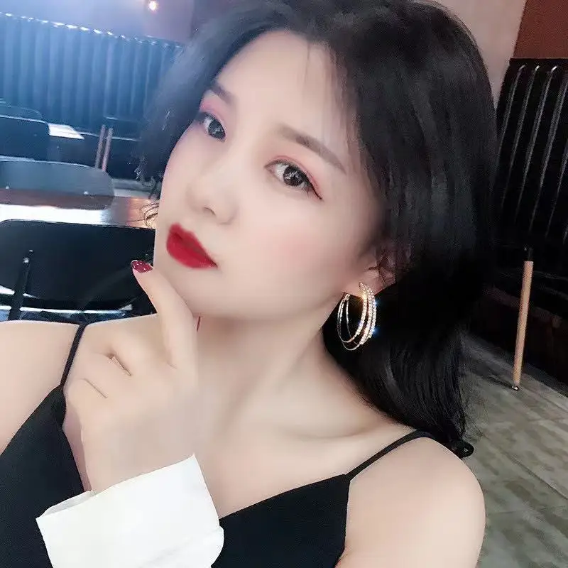 Liwore Fashion Hoop Earrings For Women Boutique Large Round Golden Earrings Women Crystal Luxury Wedding Jewelry
Liwore Fashion Hoop Earrings For Women Boutique Large Round Golden Earrings Women Crystal Luxury Wedding Jewelry