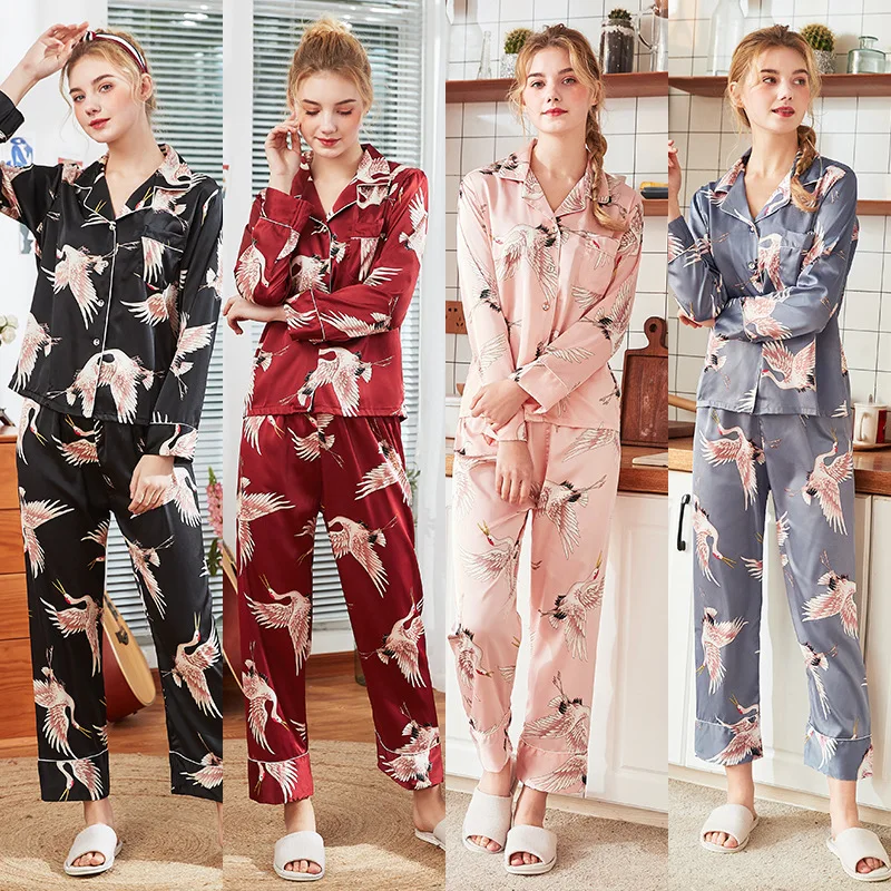 New simulation silk pajamas ladies new long-sleeved trousers home service two-piece suit pajamas for women printing pajamas
New simulation silk pajamas ladies new long-sleeved trousers home service two-piece suit pajamas for women printing pajamas