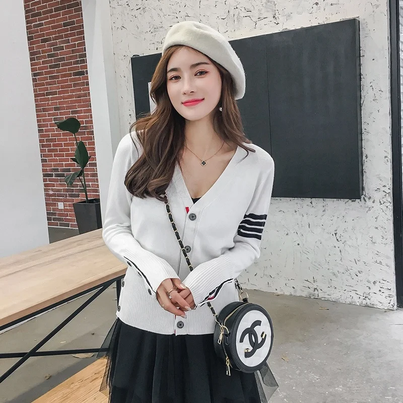 Small white knitted jacket cardigan women's spring and autumn outer wear new casual short sweater
Small white knitted jacket cardigan women's spring and autumn outer wear new casual short sweater
