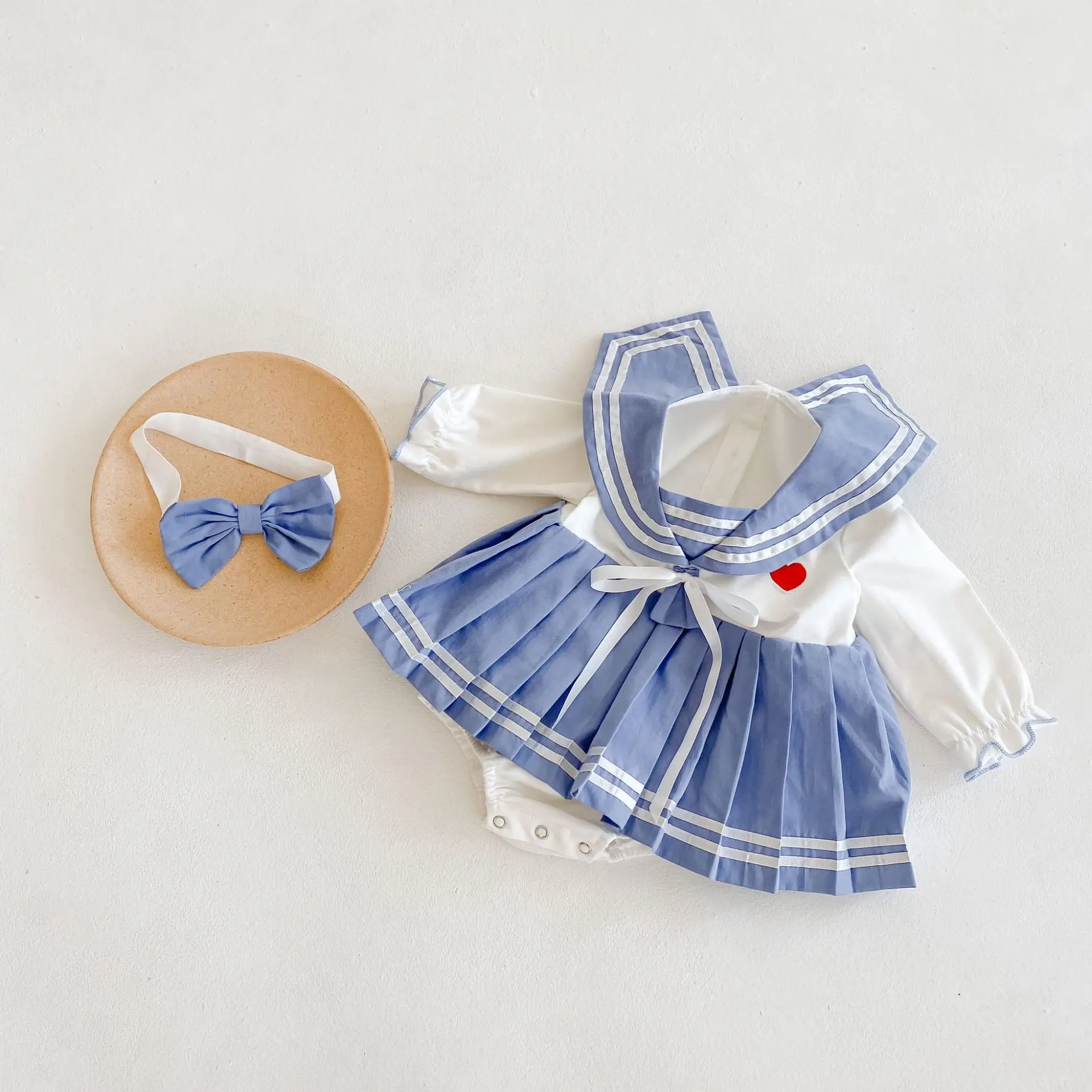 Naval Style Spring and Autumn Baby Girls Romper Love Bow Pleated Skirt Long Sleeve Romper Baby One Piece Creeper Kids Jumpsuits
Naval Style Spring and Autumn Baby Girls Romper Love Bow Pleated Skirt Long Sleeve Romper Baby One Piece Creeper Kids Jumpsuits