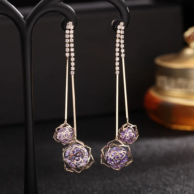 Korean fashion hollow rose flower net red long tassel zircon S925 silver needle earrings earrings 
Korean fashion hollow rose flower net red long tassel zircon S925 silver needle earrings earrings