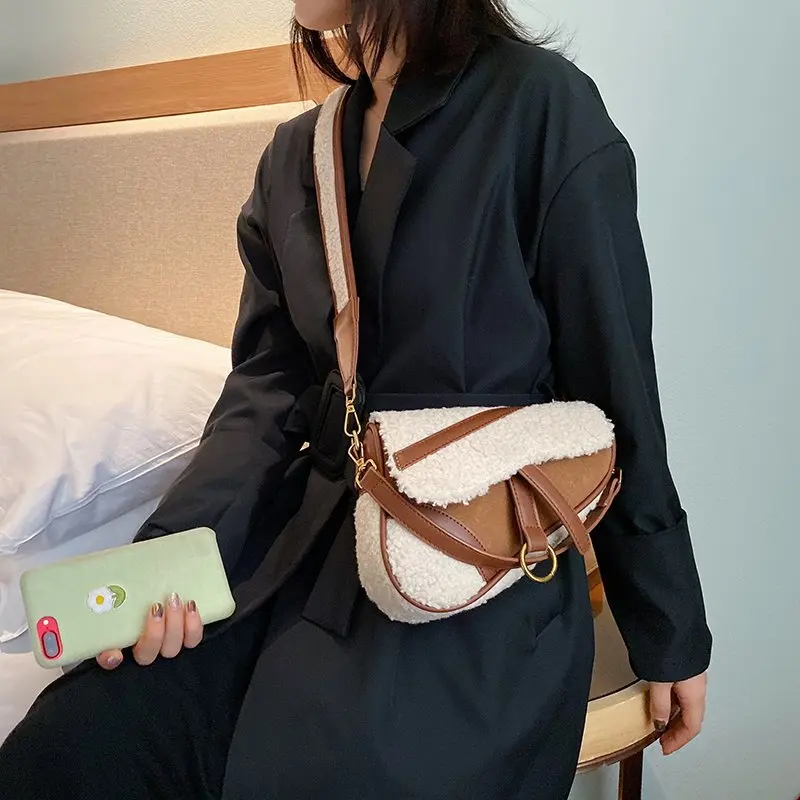 Winter Vintage Small Saddle Messenger Bag Crossbody Bag Women's Shoulder Clutch Bag Saddle Bag Luxury Designer Handbag
Winter Vintage Small Saddle Messenger Bag Crossbody Bag Women's Shoulder Clutch Bag Saddle Bag Luxury Designer Handbag