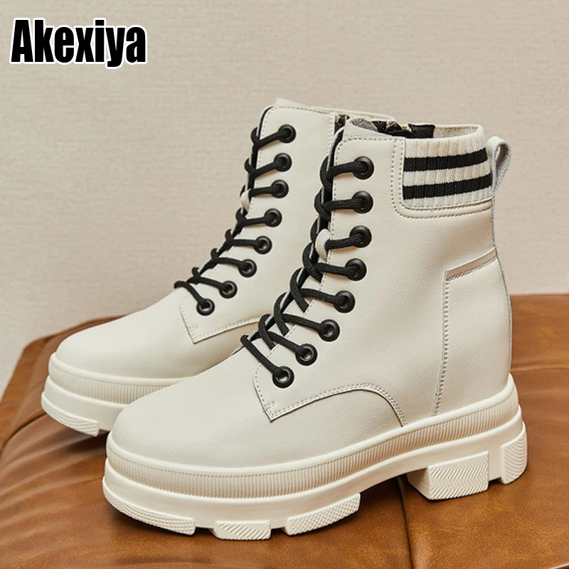 New Women Boots Korean British Style Woman Genuine Leather Sneakers Casual Women's Boot Trend BC2404
New Women Boots Korean British Style Woman Genuine Leather Sneakers Casual Women's Boot Trend BC2404