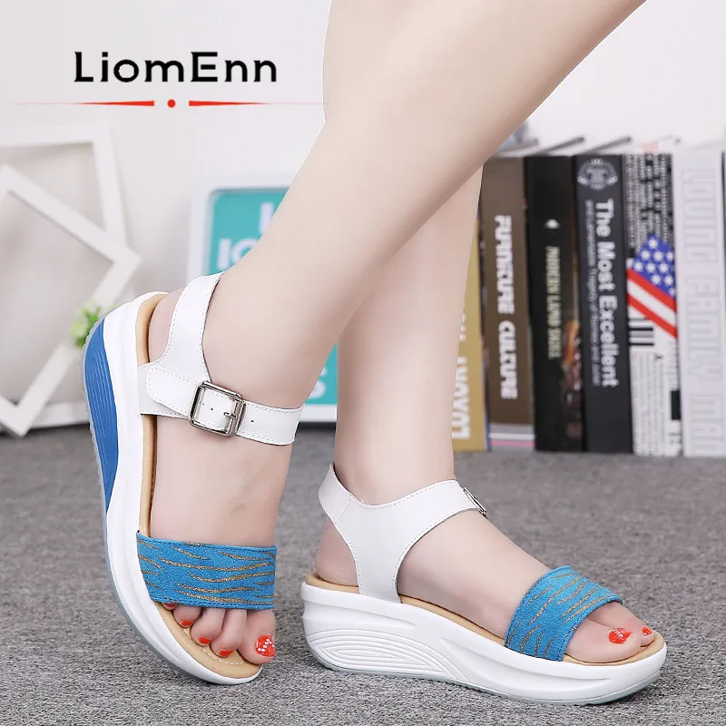 Ladies Chunky Wedge Sandals Women 2021 Summer High Heels White Sandals Flat Platform Sport Shoes Woman Designer zapatos mujer
Ladies Chunky Wedge Sandals Women 2021 Summer High Heels White Sandals Flat Platform Sport Shoes Woman Designer zapatos mujer