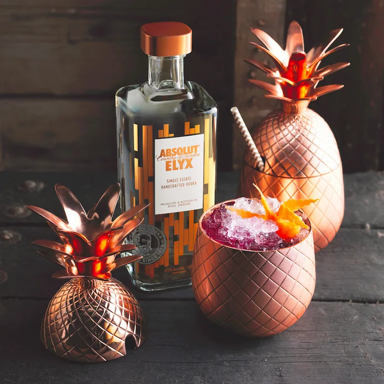 304 stainless steel pineapple cocktail glass with creative mixing glass metal glass wine bottle
304 stainless steel pineapple cocktail glass with creative mixing glass metal glass wine bottle