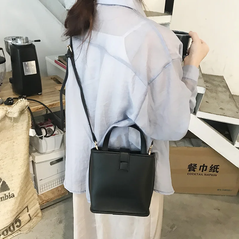 Women's bag 2021 spring / summer new simple bag bag handbag small fresh one should sliding women's bag
Women's bag 2021 spring / summer new simple bag bag handbag small fresh one should sliding women's bag