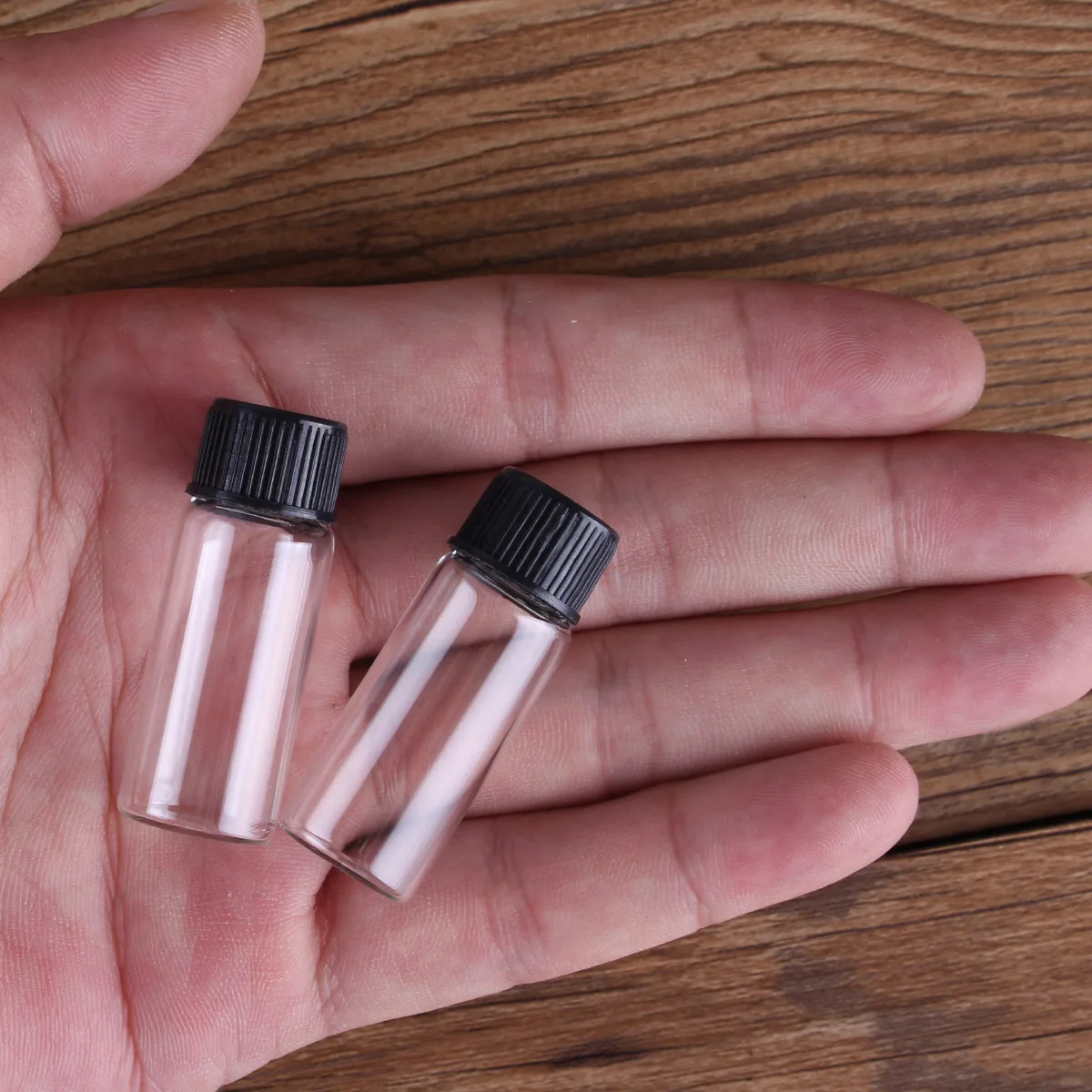 200pcs 4ml 16*40mm Empty Glass Bottles with Black Plastic Caps Mini Glass Bottles Tiny Jars Vials
200pcs 4ml 16*40mm Empty Glass Bottles with Black Plastic Caps Mini Glass Bottles Tiny Jars Vials