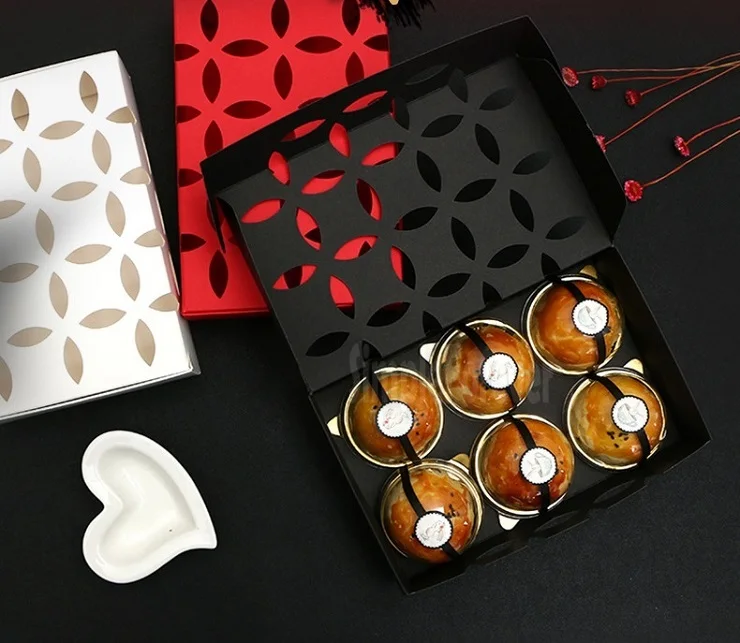 Vintage Cutout Design Paper Pastry Boxes Mooncake Box Cookie Cake Packaging Box Wedding Gift Box
Vintage Cutout Design Paper Pastry Boxes Mooncake Box Cookie Cake Packaging Box Wedding Gift Box