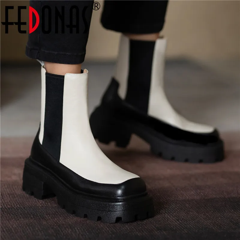 FEDONAS Wedged Boots For Women 2022 Autumn Winter Genuine Leather Shoes Woman Mixed Colors Party Chunky Heels Ankle Boots Heels 
FEDONAS Wedged Boots For Women 2022 Autumn Winter Genuine Leather Shoes Woman Mixed Colors Party Chunky Heels Ankle Boots Heels