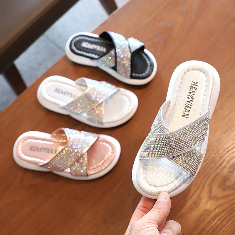 Модные детские шлепанцы со стразами для девочек-подростков; Уличные шлепанцы розового и серебристого цвета; Пляжная обувь для детей 6, 7, 8, 9, ...
Модные детские шлепанцы со стразами для девочек-подростков; Уличные шлепанцы розового и серебристого цвета; Пляжная обувь для детей 6, 7, 8, 9, ...