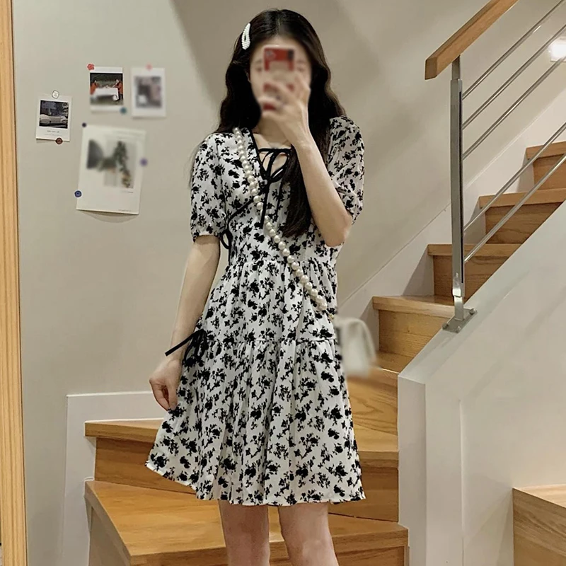 French Style Puff Sleeve Floral Dress Black And White Bandage Hollow Out Women Retro Sexy Vestidos
French Style Puff Sleeve Floral Dress Black And White Bandage Hollow Out Women Retro Sexy Vestidos