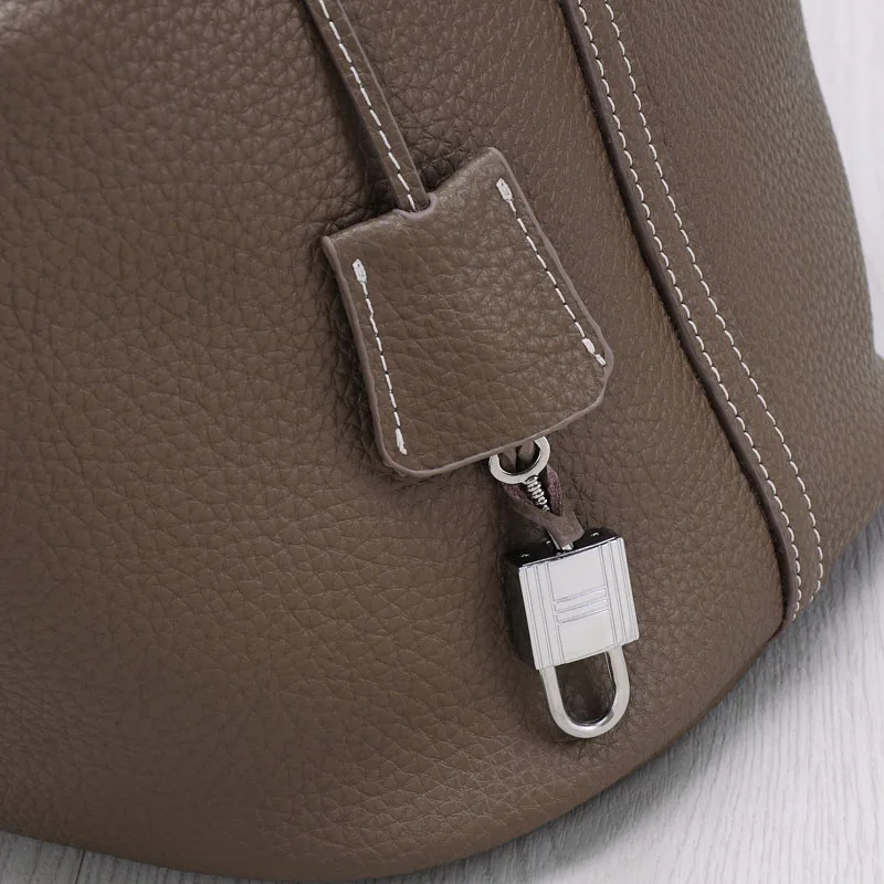 JONON Women's Bag Simple Bucket Bag Famous Brand Designer Classic Drawstring High Quality Classics Small Handbag
JONON Women's Bag Simple Bucket Bag Famous Brand Designer Classic Drawstring High Quality Classics Small Handbag
