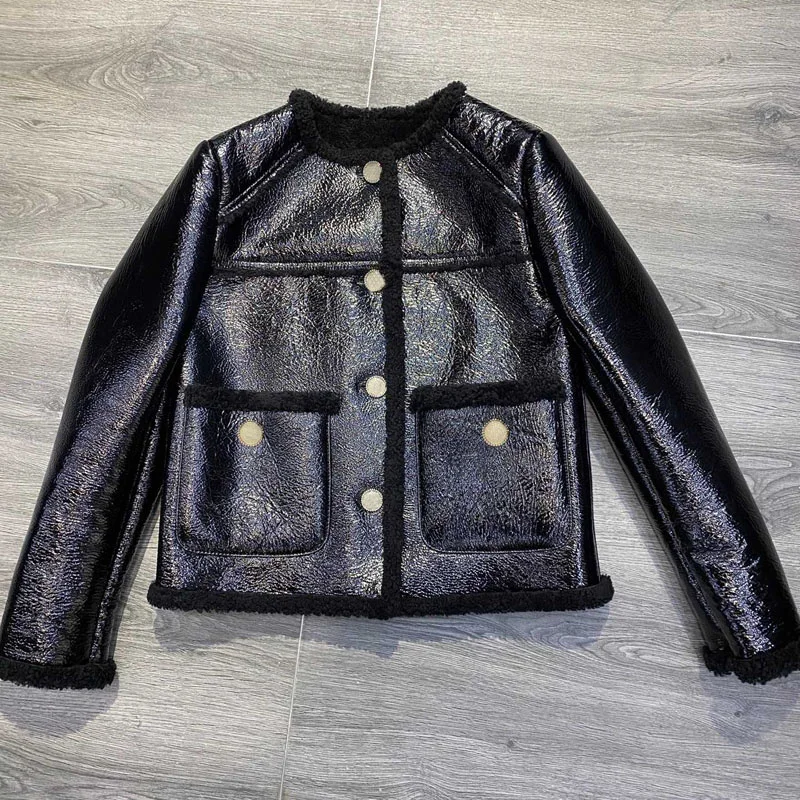 SHZQ Women Coat Winter Short Clothes 2021 New Arrival Casual Style Natural Real Fur Jacket O-neck Bright Black Leather Outerwear 
SHZQ Women Coat Winter Short Clothes 2021 New Arrival Casual Style Natural Real Fur Jacket O-neck Bright Black Leather Outerwear