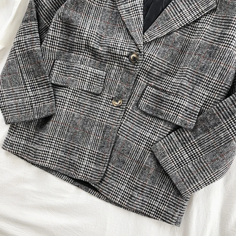 Autumn Classic Plaid Temperament Girls' Loose Slimming Notched Suit Coat Korean All-match Office Lady coats 2021 
Autumn Classic Plaid Temperament Girls' Loose Slimming Notched Suit Coat Korean All-match Office Lady coats 2021