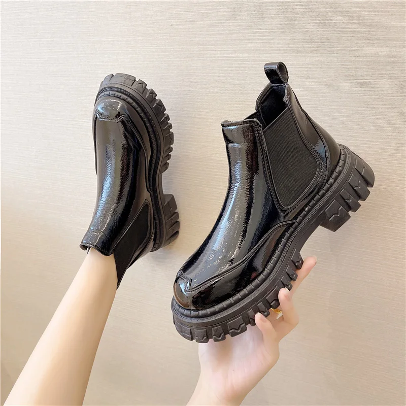 Ladies Platform Boots Luxury Designer Shoes Round Toe Clogs Rubber Fashion Short Platform Martin Boots Fall 2021 Women Boots
Ladies Platform Boots Luxury Designer Shoes Round Toe Clogs Rubber Fashion Short Platform Martin Boots Fall 2021 Women Boots