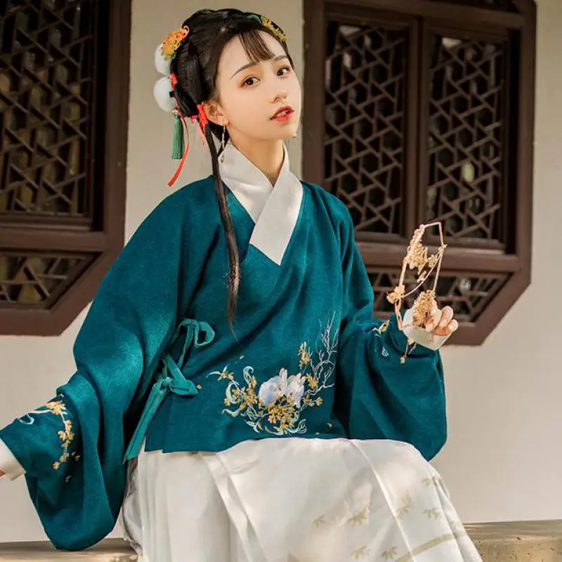 Autumn Winter New Thicken Hanfu Top Female Green Embroidery Animal Ancient Cosplay Clothing Novelty Cotton Tang Clothing
Autumn Winter New Thicken Hanfu Top Female Green Embroidery Animal Ancient Cosplay Clothing Novelty Cotton Tang Clothing
