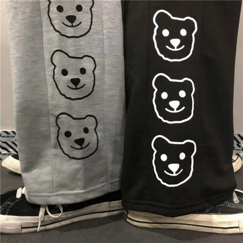 ZOTTSOZ Bear Head Print Casual Sweatpants Women Korean Thin Loose Straight Wide Leg Pants Fashion Harajuku Streetwear Trousers
ZOTTSOZ Bear Head Print Casual Sweatpants Women Korean Thin Loose Straight Wide Leg Pants Fashion Harajuku Streetwear Trousers