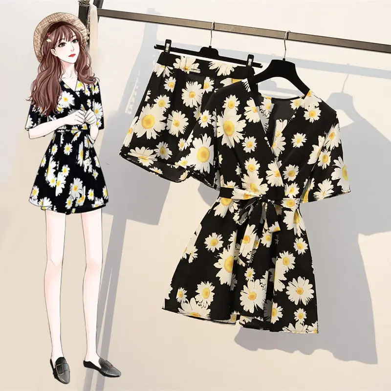 Women's Pants Summer Fashion Dress Suit 2021 New Korean V-neck Slim Loose Top T-shirt Shorts Female Two Piece Set Women Skirt
Women's Pants Summer Fashion Dress Suit 2021 New Korean V-neck Slim Loose Top T-shirt Shorts Female Two Piece Set Women Skirt