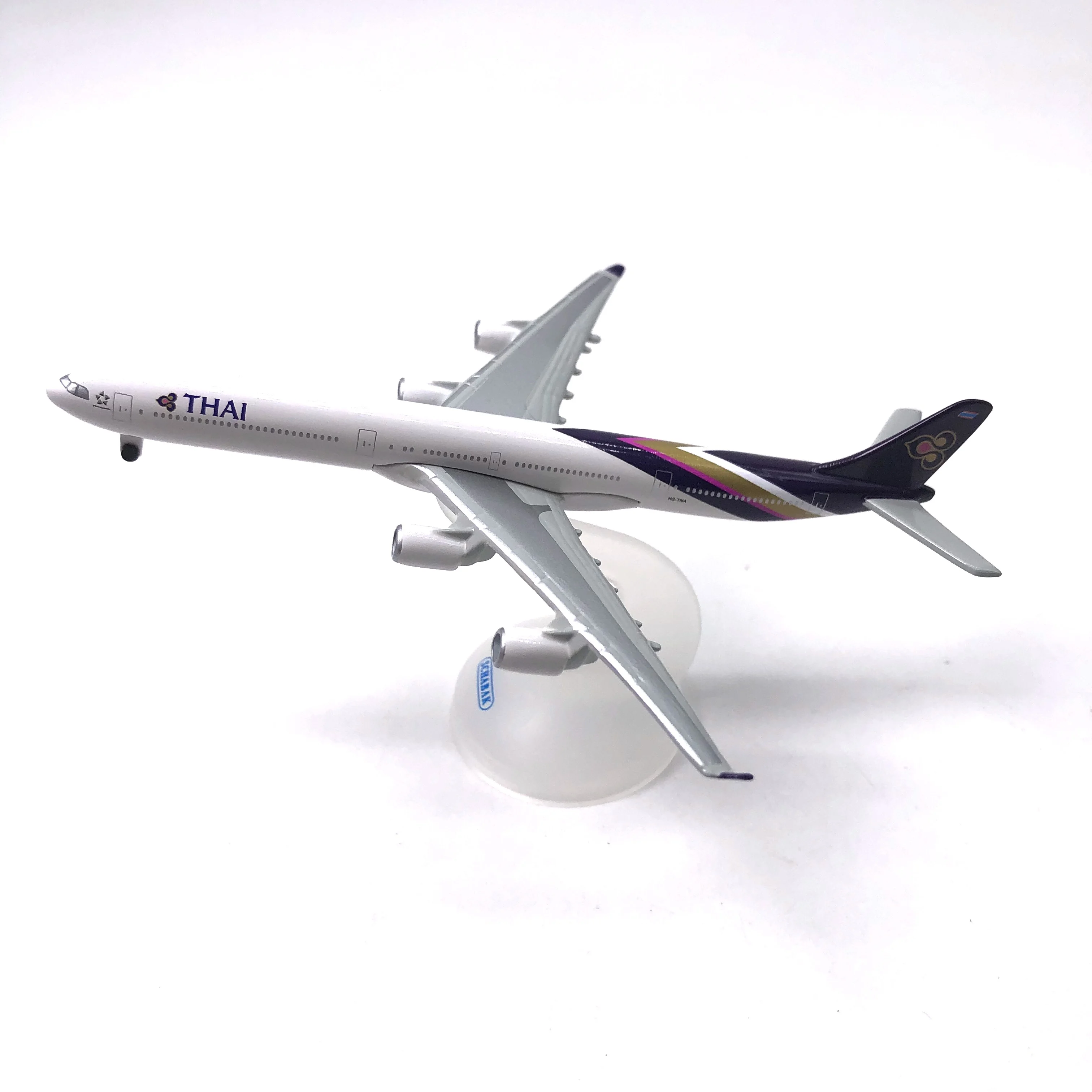 Модель литая самолета в масштабе 1: 12,5, 15*600 см
Модель литая самолета в масштабе 1: 12,5, 15*600 см