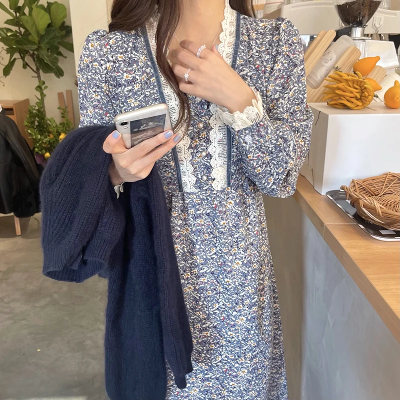 Korean Chic French Minority Early Spring Lace Decorative Y Collar Floral Elastic and Waisted Slimming Dress Fashion
Korean Chic French Minority Early Spring Lace Decorative Y Collar Floral Elastic and Waisted Slimming Dress Fashion