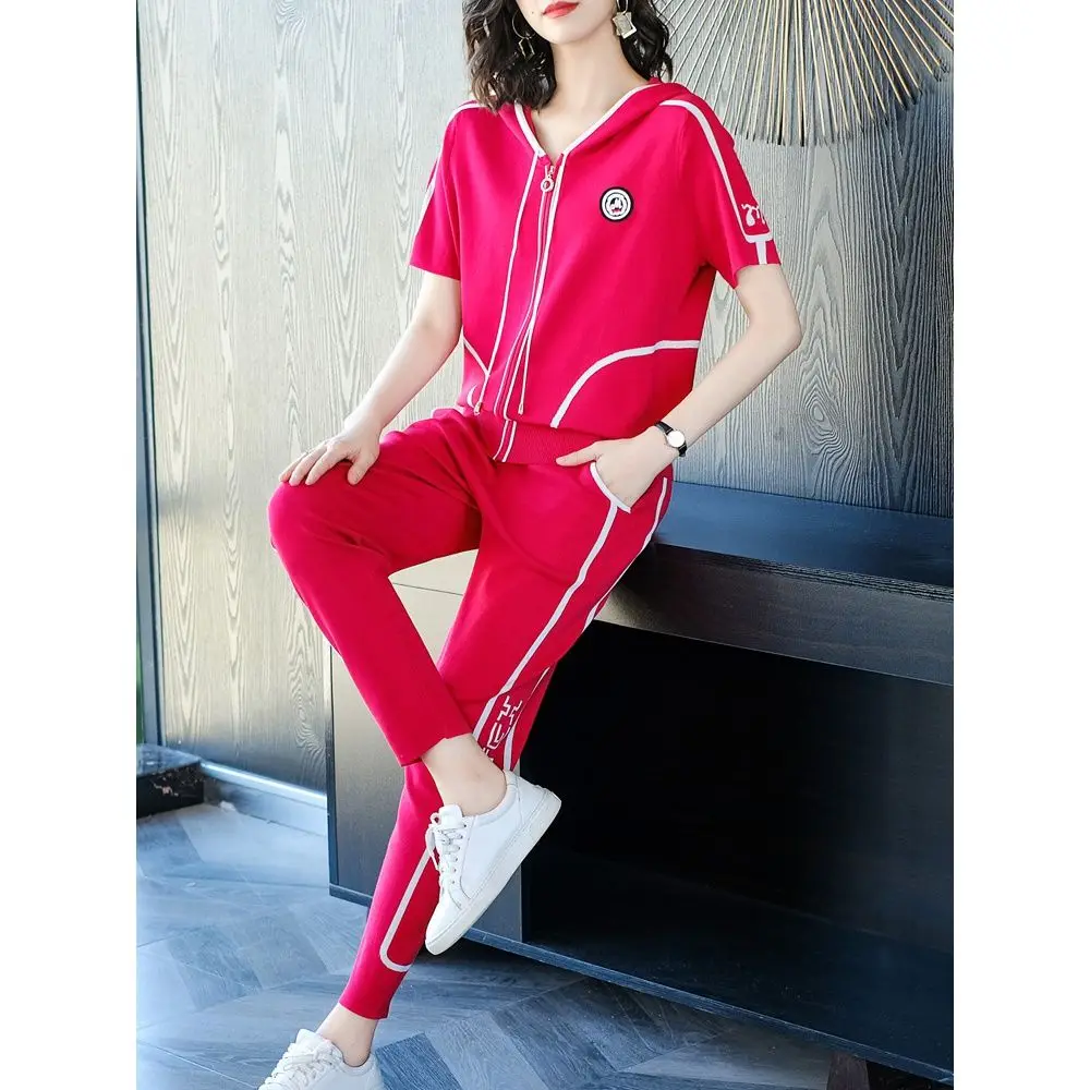 Short sleeve ice silk knitwear leisure sports suit women's summer fashion two piece suit
Short sleeve ice silk knitwear leisure sports suit women's summer fashion two piece suit