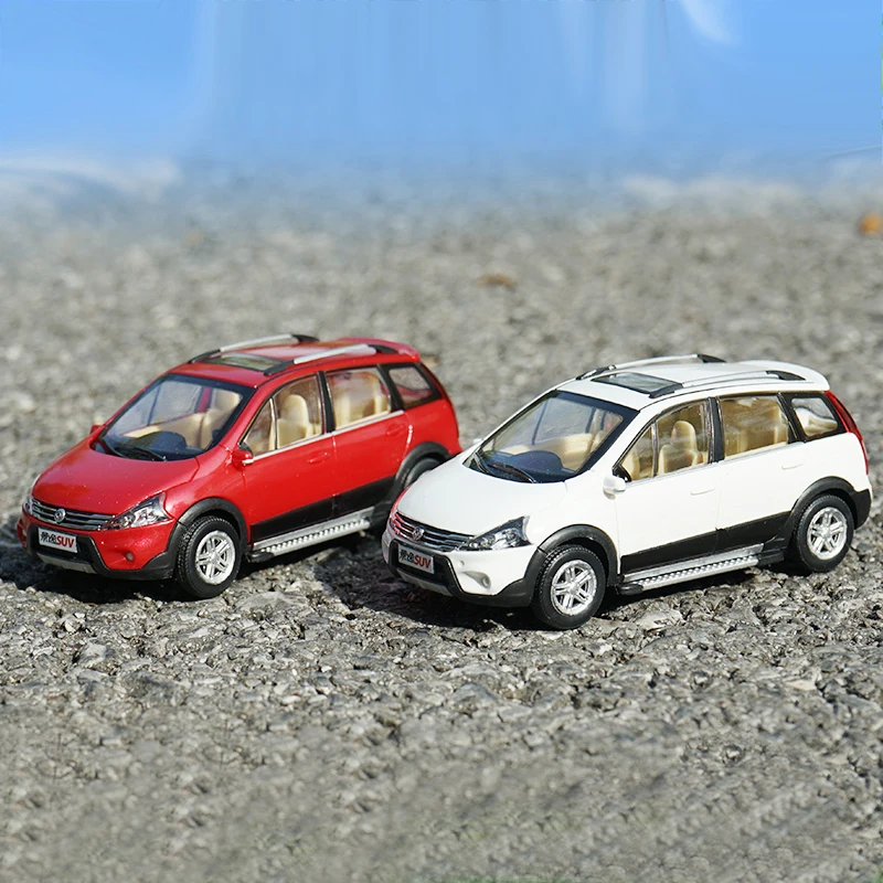 1: 43 оригинальный Dongfeng Fengxing Jingyi SUV пластиковая модель автомобиля и модель украшения
1: 43 оригинальный Dongfeng Fengxing Jingyi SUV пластиковая модель автомобиля и модель украшения