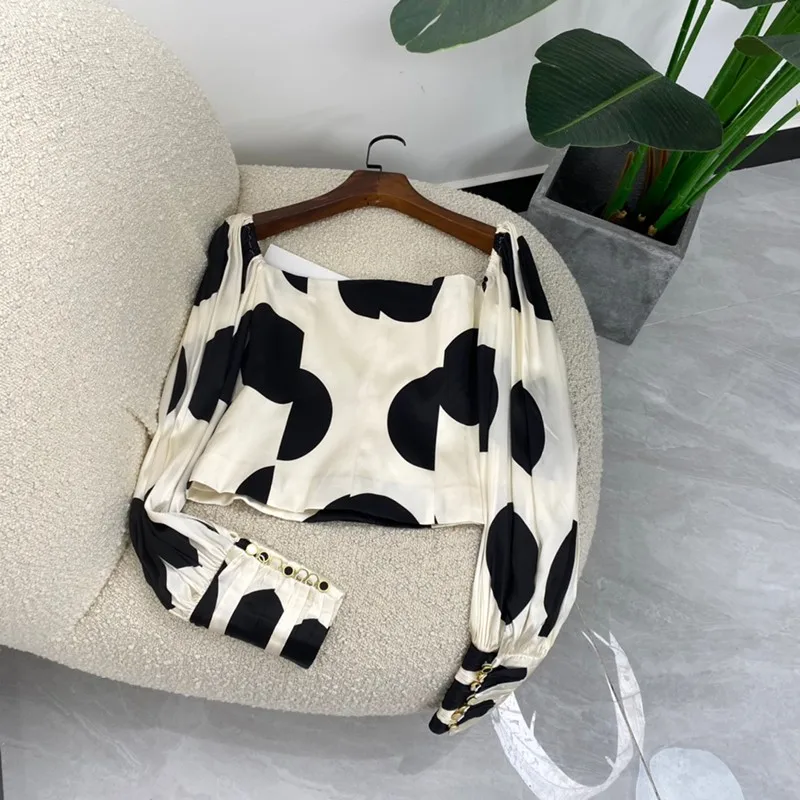 2021 New Summer Women Fashion Black Polka Dot Print Square Collar Long Sleeve Blouses High Quality Silk Tops
2021 New Summer Women Fashion Black Polka Dot Print Square Collar Long Sleeve Blouses High Quality Silk Tops