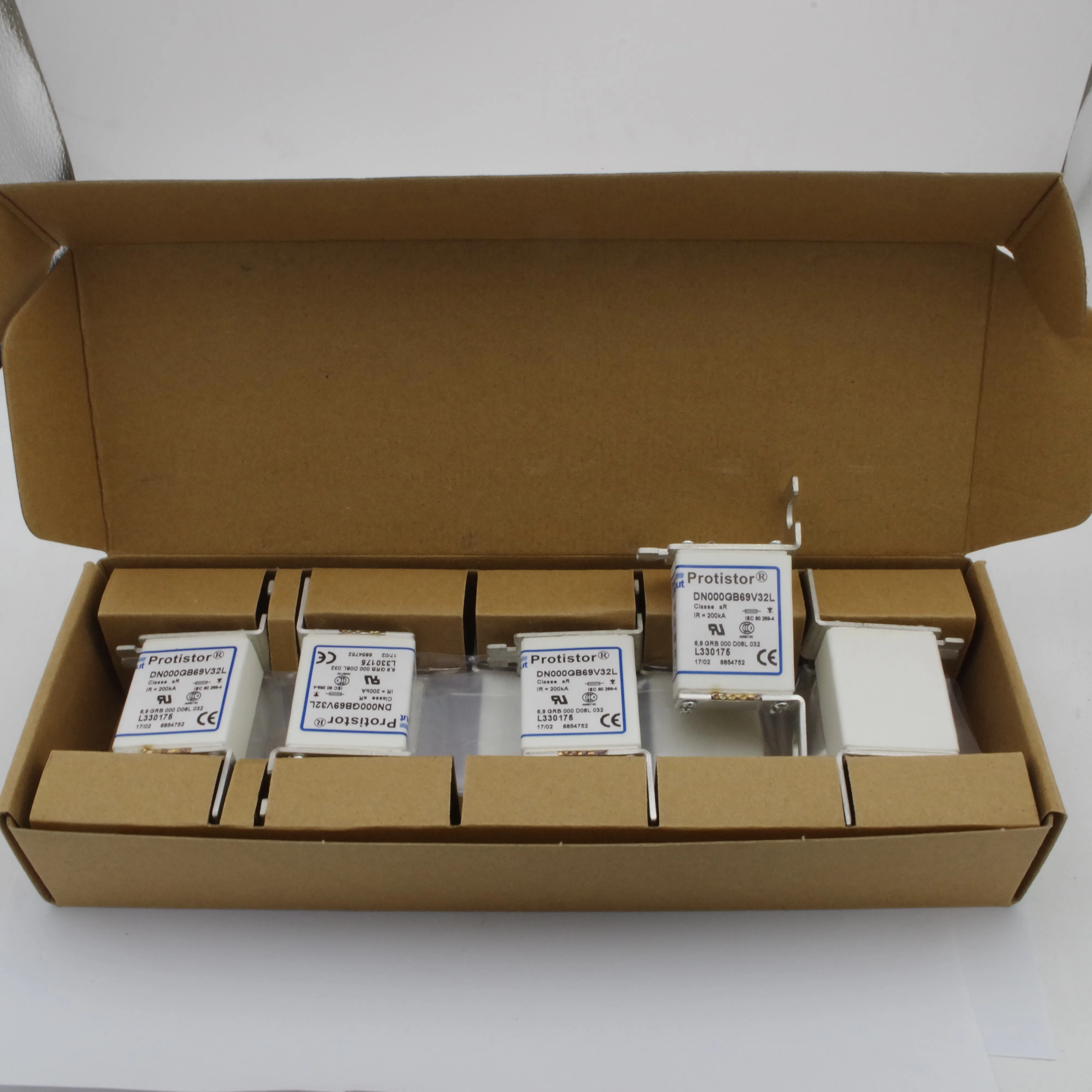 DN000GB69V32L Thermal Fuse 32A 690V Ceramic Fuse DC Fuses for Switch Electrical Protection
DN000GB69V32L Thermal Fuse 32A 690V Ceramic Fuse DC Fuses for Switch Electrical Protection