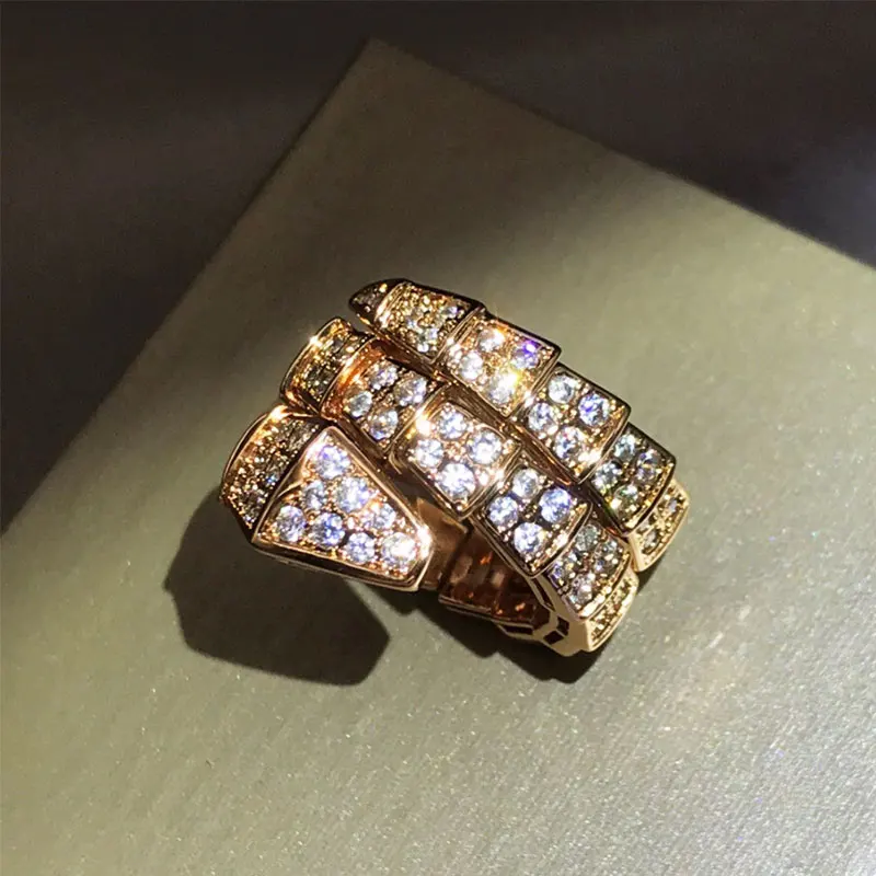 High Quality Roman 1:1 LOGO Super Shiny Rose Gold Color Snake Bone Scales BVL Ring Couples Jewelry Fashion Brand Holiday Gift
High Quality Roman 1:1 LOGO Super Shiny Rose Gold Color Snake Bone Scales BVL Ring Couples Jewelry Fashion Brand Holiday Gift