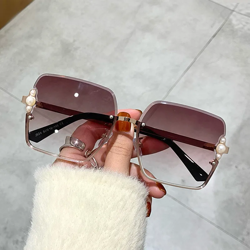 New Square Trend Personality Ladies Sunglasses Inlaid Pearl Luxury Gorgeous Fashion Classic Cool Wild Big Frame Sun Glasses
New Square Trend Personality Ladies Sunglasses Inlaid Pearl Luxury Gorgeous Fashion Classic Cool Wild Big Frame Sun Glasses