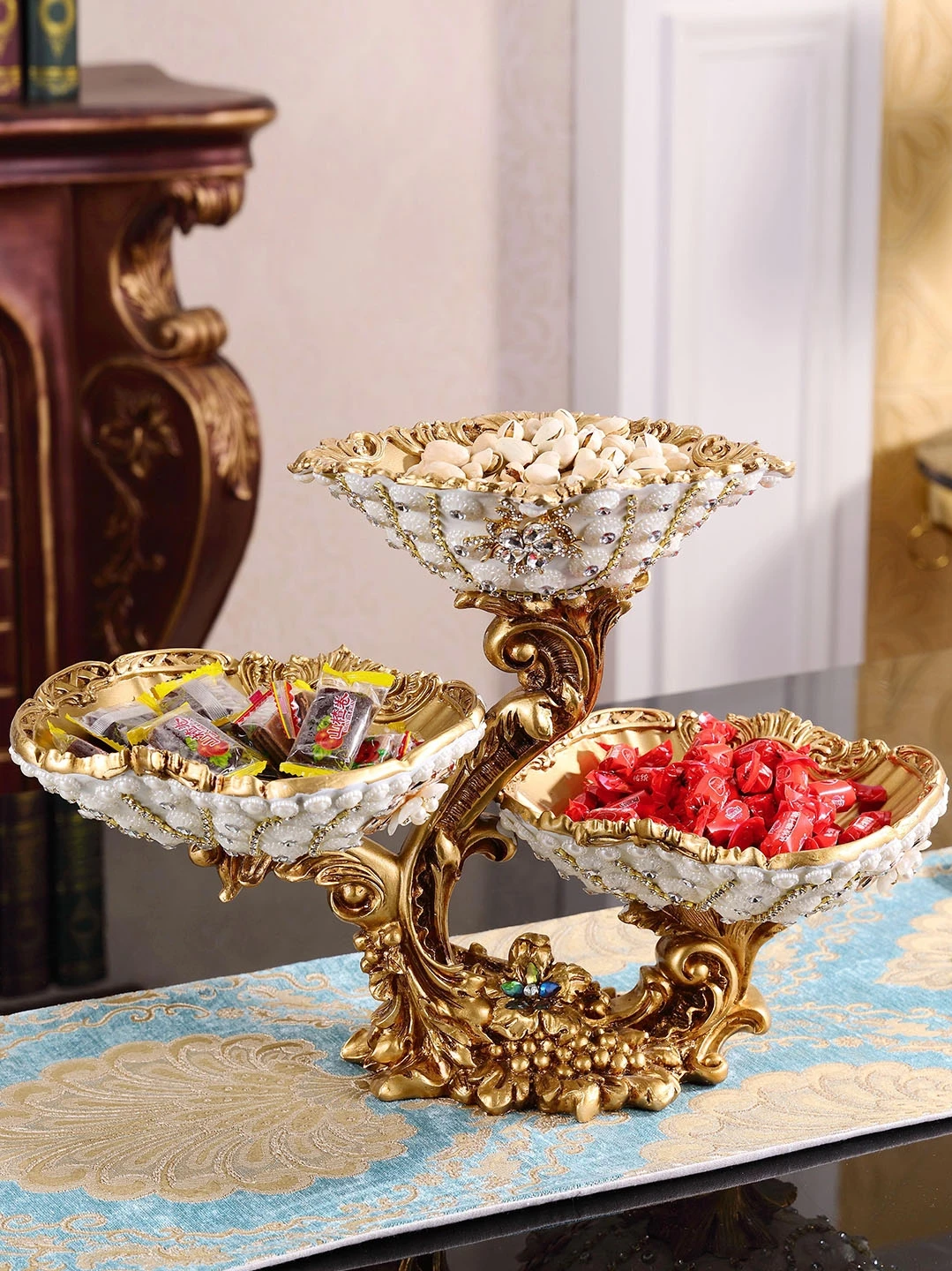 Three layer fruit tray creative multi-functional simple modern living room tea table fruit tray European style small luxury dry
Three layer fruit tray creative multi-functional simple modern living room tea table fruit tray European style small luxury dry