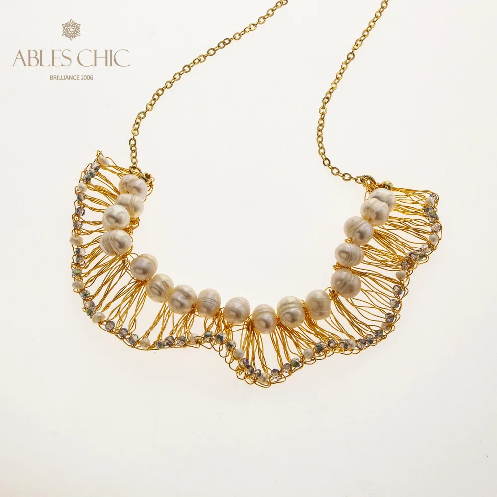 14K Gold Tone Wire Knitted Lace Necklace Baroque Pearls Crystal Beads Handmade Vintage Designer Necklaces Warm Nature Jewerly
14K Gold Tone Wire Knitted Lace Necklace Baroque Pearls Crystal Beads Handmade Vintage Designer Necklaces Warm Nature Jewerly