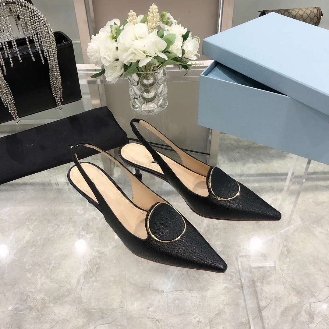 The new summer 2021 leather single shoe is a stylish, all-around medium heel with pointed stiletto heels
The new summer 2021 leather single shoe is a stylish, all-around medium heel with pointed stiletto heels
