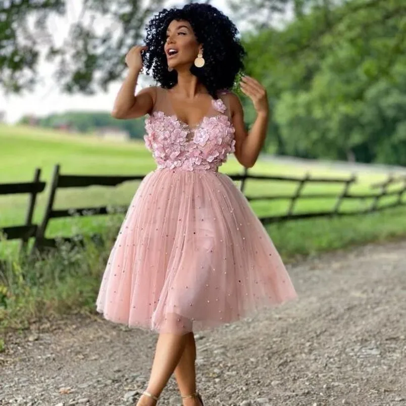 Pink Sheer Neck Women Dress Pearls vestido de fiesta Beads Floral Tulle Prom Dress Plus Size Custom Made Mid Length Sleeveless
Pink Sheer Neck Women Dress Pearls vestido de fiesta Beads Floral Tulle Prom Dress Plus Size Custom Made Mid Length Sleeveless