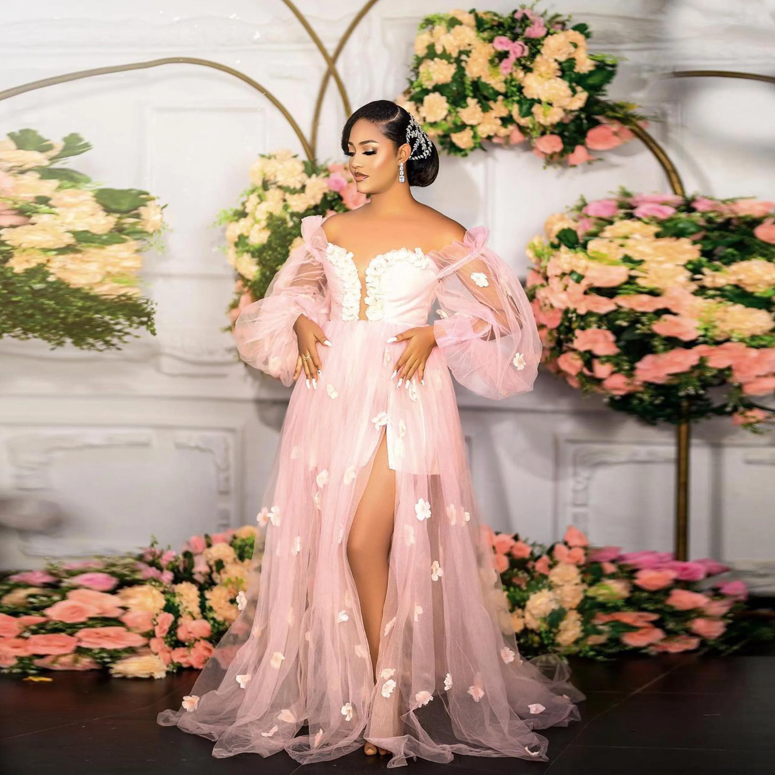 Off-Shoulder See Through Tulle Dress Light Pink Ruffles Evening Dresses High Side Slit Prom Dress Applique Floral Dress
Off-Shoulder See Through Tulle Dress Light Pink Ruffles Evening Dresses High Side Slit Prom Dress Applique Floral Dress