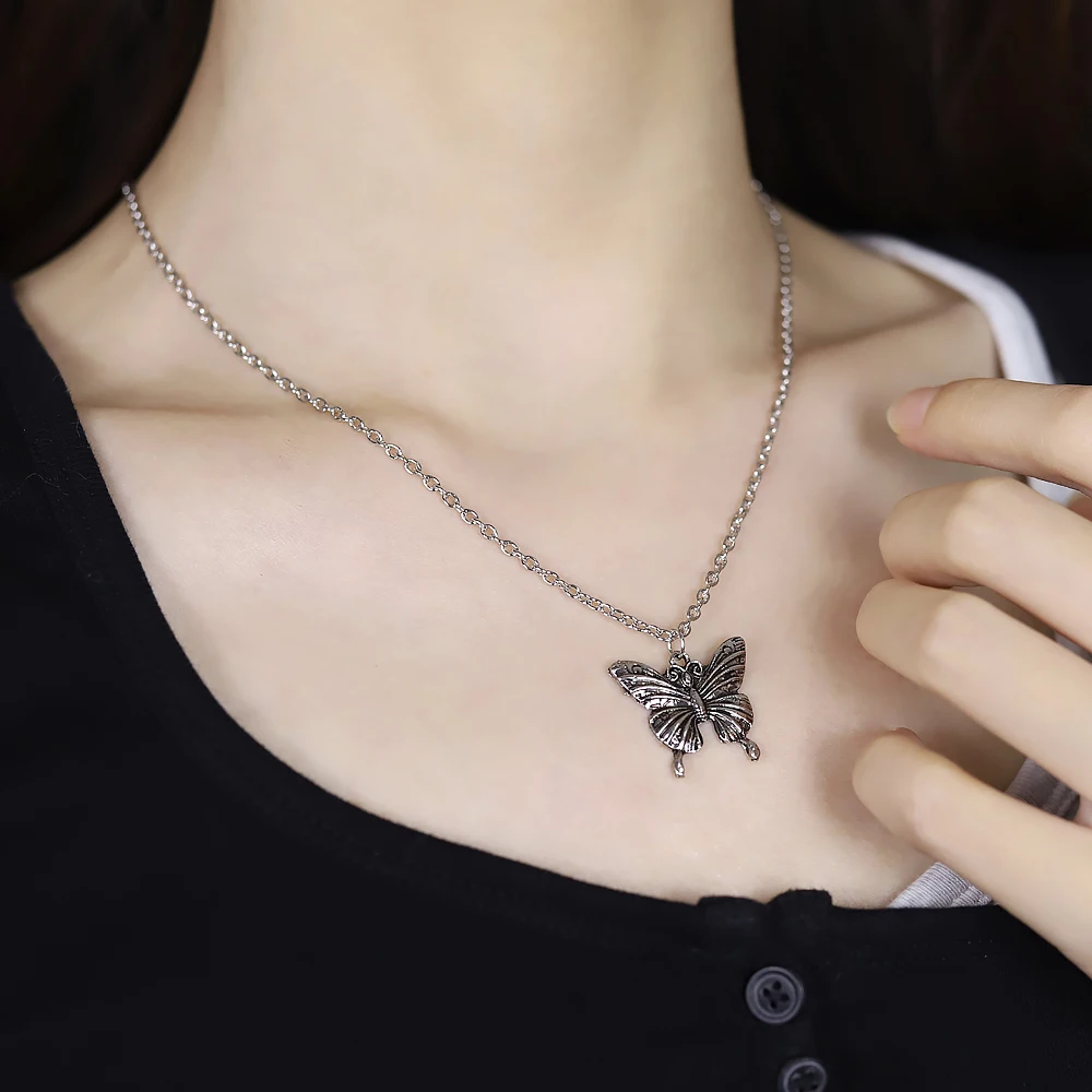 South Korea Ins Modern Dark Butterfly Choker Necklace Retro Old Style Cool Girl Bungee Butterfly Clavicle Chain Female Tide Sale
South Korea Ins Modern Dark Butterfly Choker Necklace Retro Old Style Cool Girl Bungee Butterfly Clavicle Chain Female Tide Sale