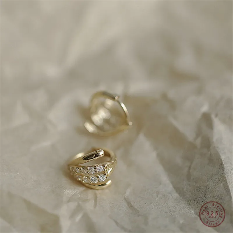 925 Sterling Silver French Simple Pavé Crystal Ear Bone Clip Without Pierced Light Luxury Temperament 14k Gold Jewelry Gift
925 Sterling Silver French Simple Pavé Crystal Ear Bone Clip Without Pierced Light Luxury Temperament 14k Gold Jewelry Gift