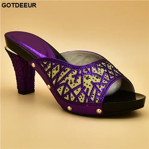 Новейшая Дизайнерская обувь; Роскошная женская свадебная обувь в африканском стиле; Модель 2020 года; Украшенные стразами; Женские Босоножки ...
Новейшая Дизайнерская обувь; Роскошная женская свадебная обувь в африканском стиле; Модель 2020 года; Украшенные стразами; Женские Босоножки ...