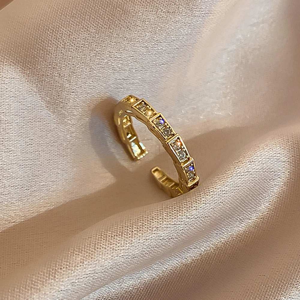 Korean Style Full Rhinestone Opening Women's Ring 2022 Trend Fashion Gold Color Gothic Finger Rings Luxury Wedding Jewelry Gift
Korean Style Full Rhinestone Opening Women's Ring 2022 Trend Fashion Gold Color Gothic Finger Rings Luxury Wedding Jewelry Gift