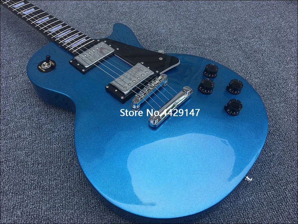 2020High quality Metallic blue Electric Guitar,Solid Mahogany body With Chrome Hardware 6-string guitar,free shipping!
2020High quality Metallic blue Electric Guitar,Solid Mahogany body With Chrome Hardware 6-string guitar,free shipping!