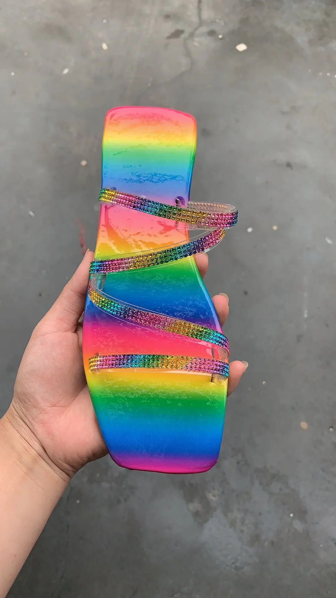 2020 Summer Women Sandals Diamonds Sandals Crystal Shiny Slip-On Cut Out Ladies Flat Sandals Outdoor Holiday Slides Plus Size
2020 Summer Women Sandals Diamonds Sandals Crystal Shiny Slip-On Cut Out Ladies Flat Sandals Outdoor Holiday Slides Plus Size