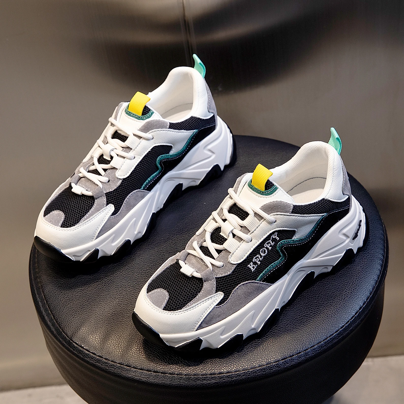 Women's Fashion 2021 Vulcanized Shoes Woman Sneakers New Retro Flat Fashion Comfortable Footwear Casual Thick Sole Shoes B0043
Women's Fashion 2021 Vulcanized Shoes Woman Sneakers New Retro Flat Fashion Comfortable Footwear Casual Thick Sole Shoes B0043