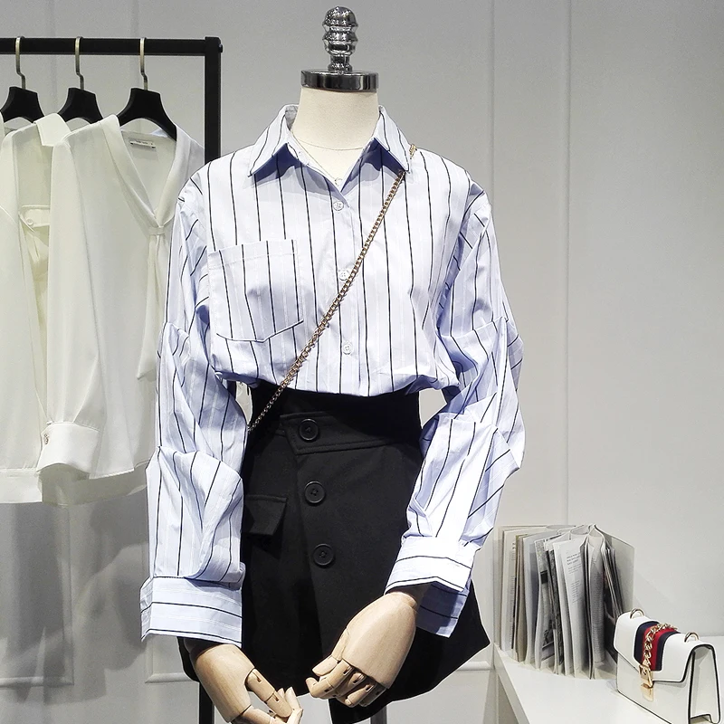 Blue Striped Women Shirts Summer New 2021 Turn-Down Collar Batwing Sleeved Loose Elegant Office Lady Outwear Coats Tops 
Blue Striped Women Shirts Summer New 2021 Turn-Down Collar Batwing Sleeved Loose Elegant Office Lady Outwear Coats Tops