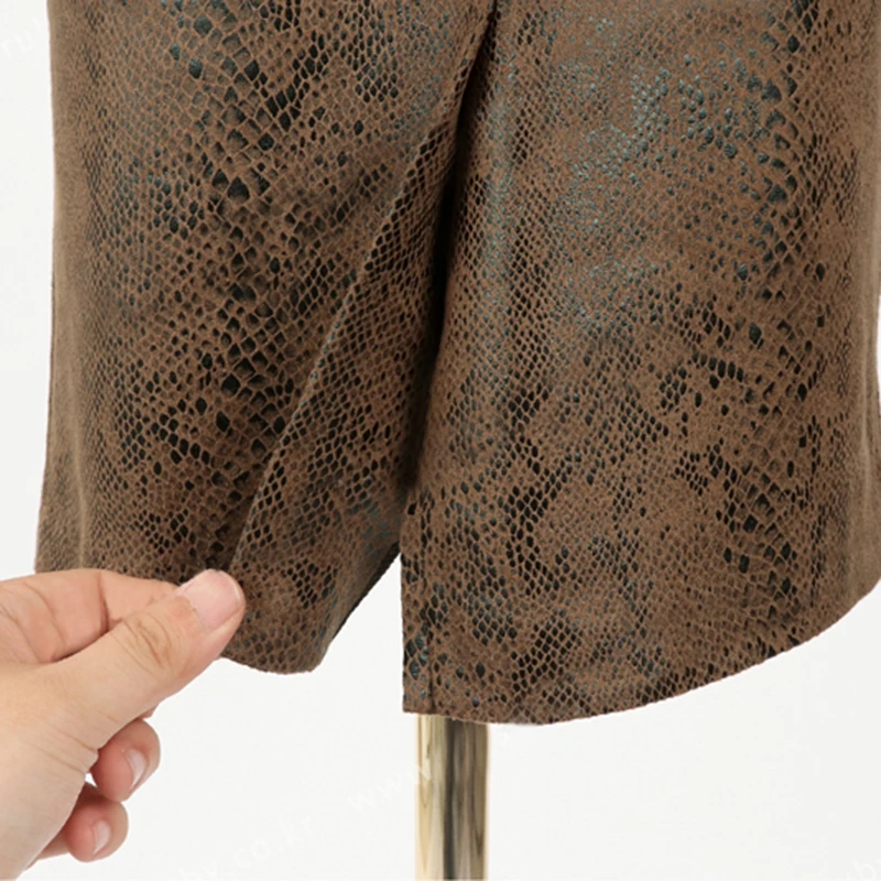 Korean Style Sexy Leopard Elegant Mid Pencil Skirts Autumn Winter HIgh Street Fashion Split Slim Leather Wrap Skirt For Women
Korean Style Sexy Leopard Elegant Mid Pencil Skirts Autumn Winter HIgh Street Fashion Split Slim Leather Wrap Skirt For Women
