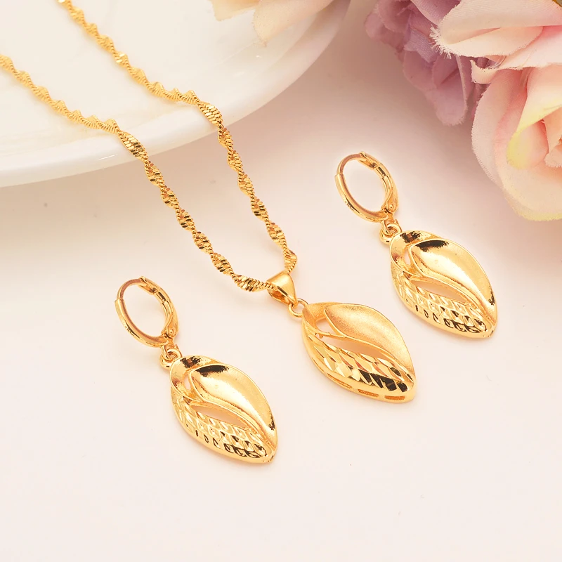 Gold Color Leaf Earrings Pendant Necklaces Elegant Jewerly Set For Women Exquisite Dubai Arab African Jewelry
Gold Color Leaf Earrings Pendant Necklaces Elegant Jewerly Set For Women Exquisite Dubai Arab African Jewelry