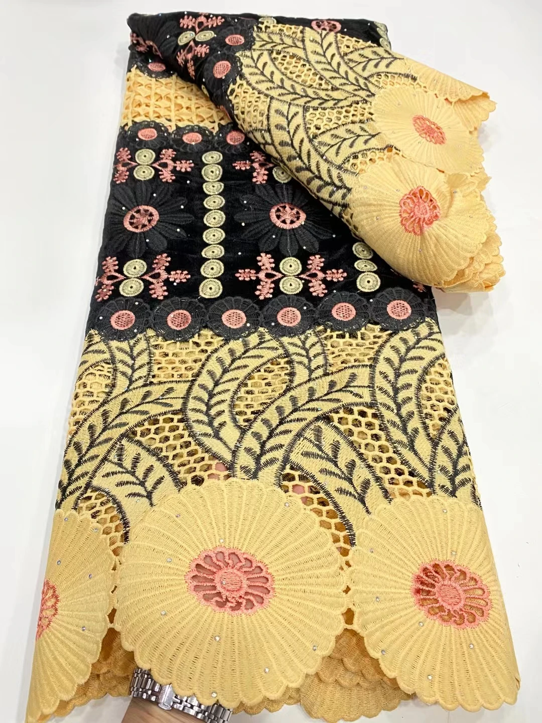 Factory Price Embroidered Velvet Lace Fabric with Stones High Class Nigerian Guipure Cord Lace for Party/Wedding Dress DPV11
Factory Price Embroidered Velvet Lace Fabric with Stones High Class Nigerian Guipure Cord Lace for Party/Wedding Dress DPV11