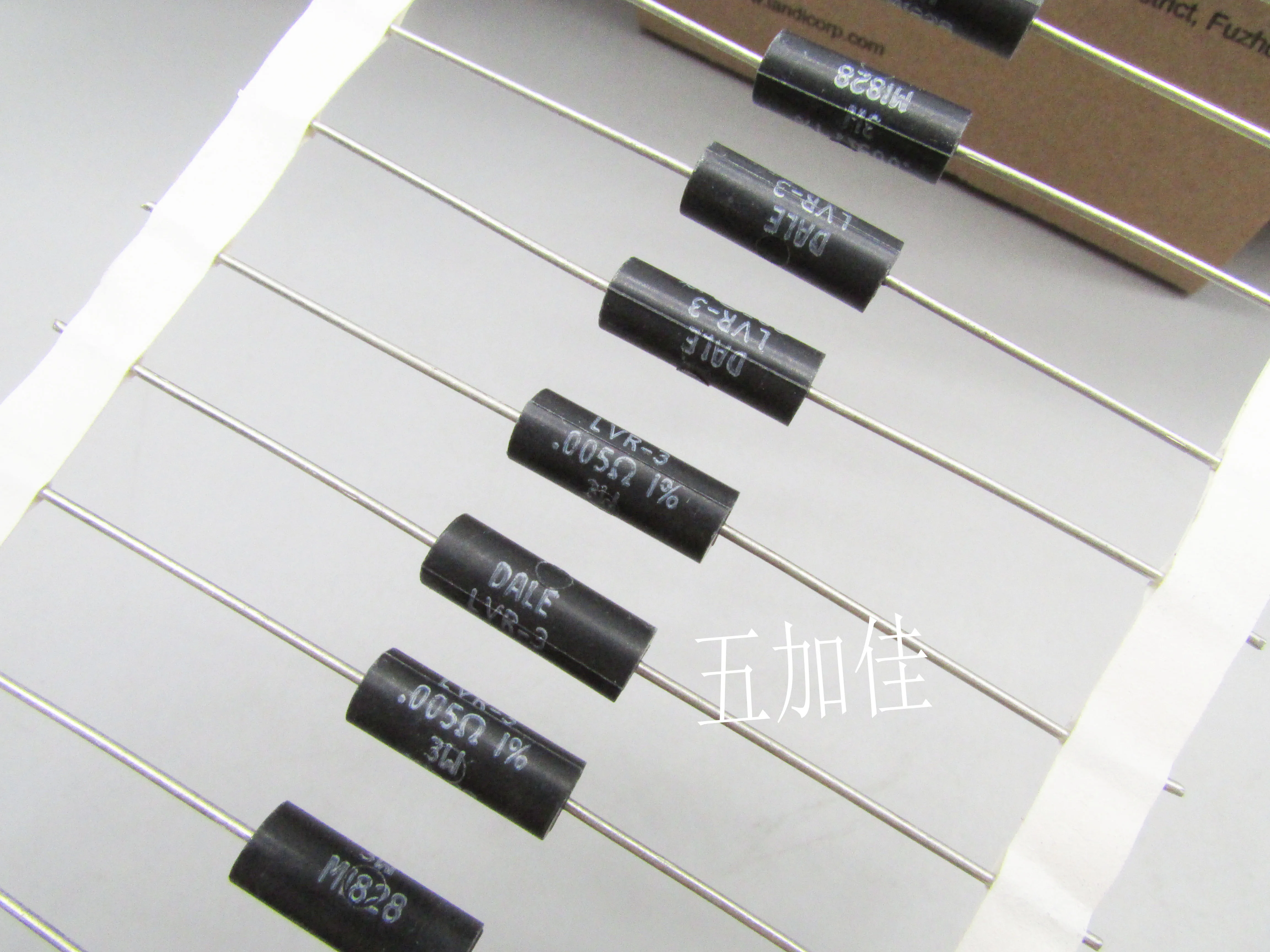 Оригинальный новый 100% LVR-3 3 Вт 0.005R 5mR 1% 5*14 м медная ножка не Индуктивная Военная Регулировка лихорадка металлический резистор индуктор
Оригинальный новый 100% LVR-3 3 Вт 0.005R 5mR 1% 5*14 м медная ножка не Индуктивная Военная Регулировка лихорадка металлический резистор индуктор