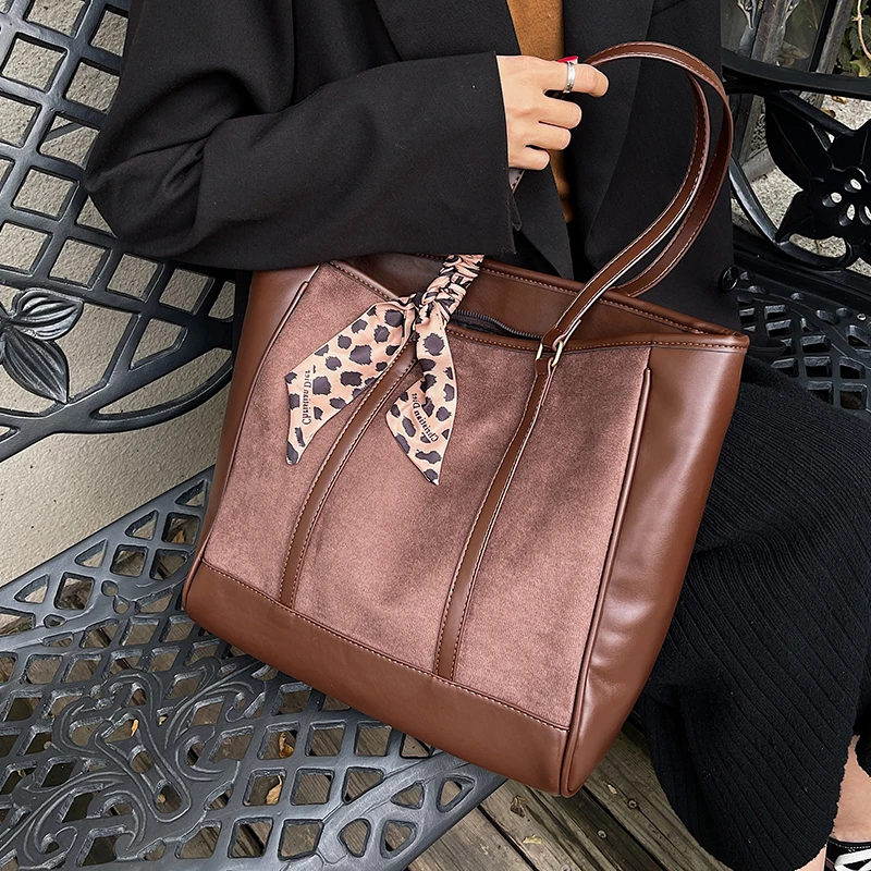 Autumn/winter Large-capacity Bag 2021 New Female Bag Fashion All-match Ins Shoulder Bag Tote Bag Underarm Bag
Autumn/winter Large-capacity Bag 2021 New Female Bag Fashion All-match Ins Shoulder Bag Tote Bag Underarm Bag