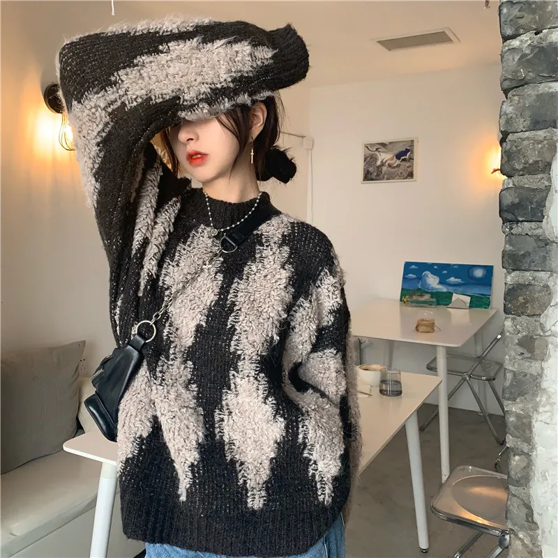 Autumn Korean of the autumn retro color contrast loose all-match pullover sweater
Autumn Korean of the autumn retro color contrast loose all-match pullover sweater
